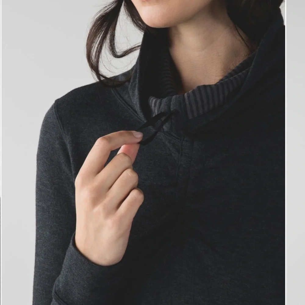 lululemon In A Cinch Long Sleeve Tee Reversible Pullover‎ Gray Stripes